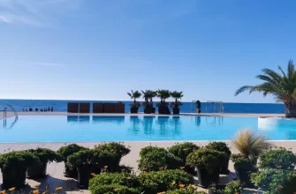 Набережная , бассейн в Сочи зимой