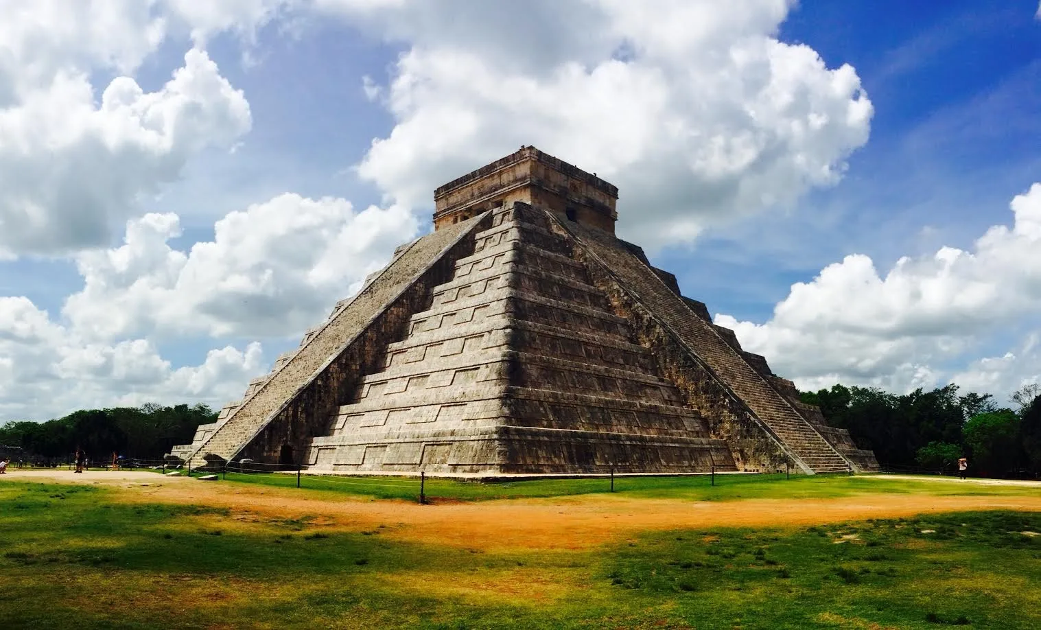 Chichen Itza El Castillo pyramid