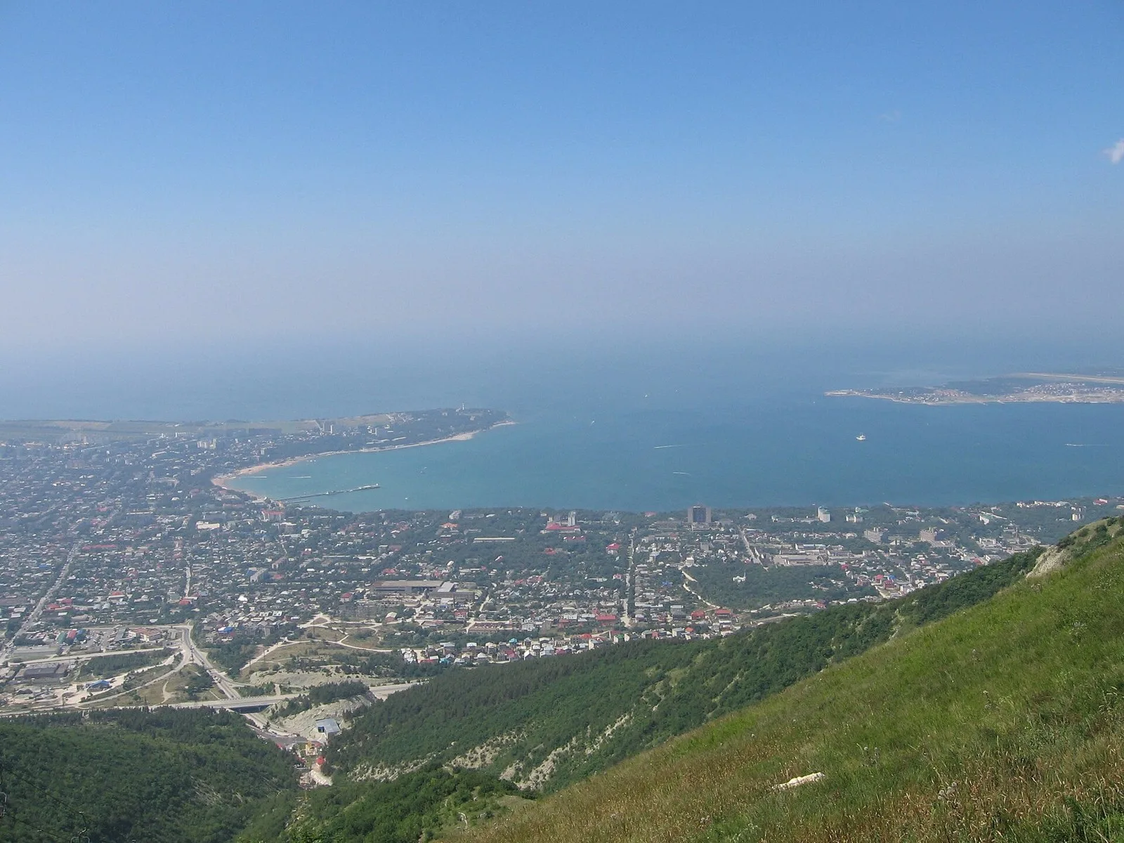 Геленджикская бухта и город