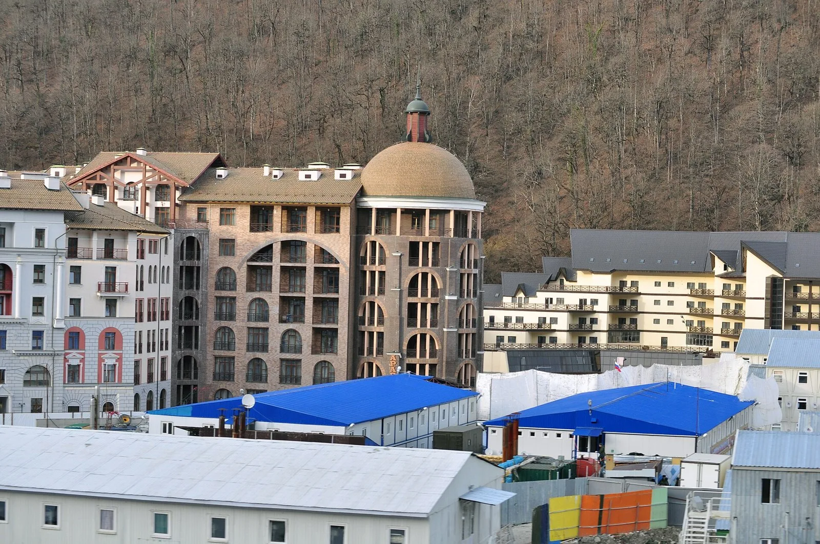 Территория горного курорта Красная Поляна