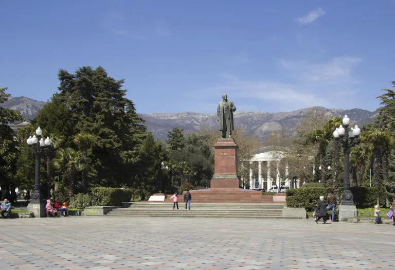 Yalta embankment
